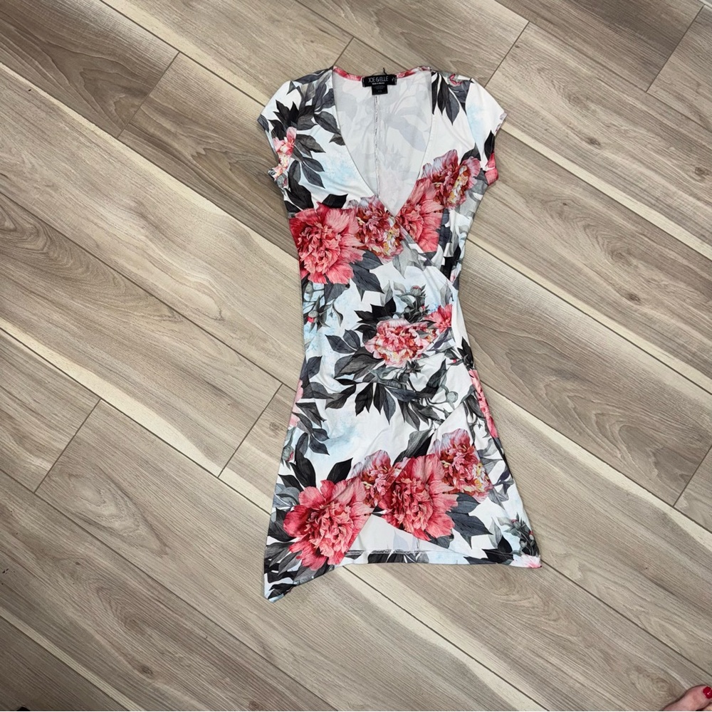 Short sleeve floral rusched asymmetrical dress